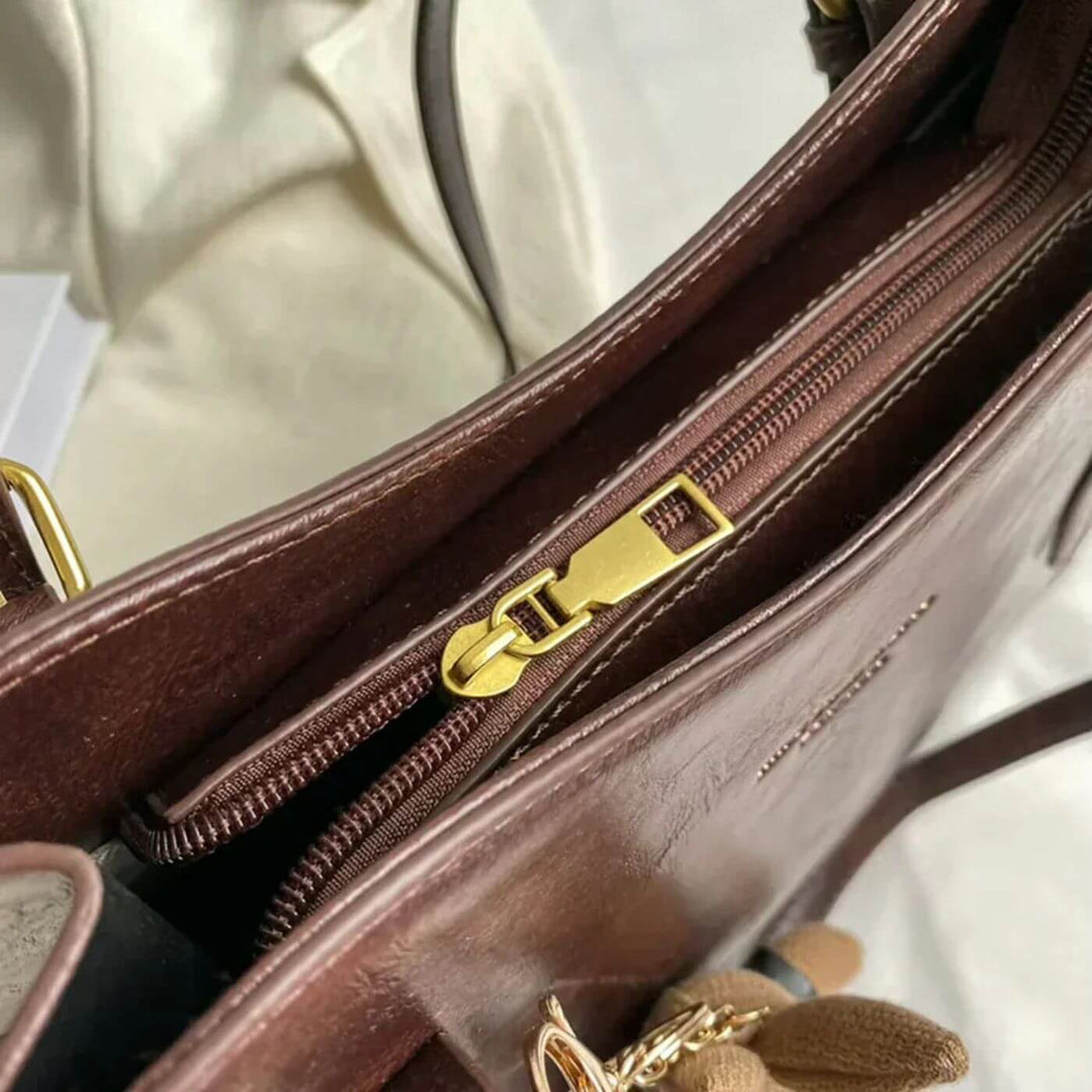 Chantal™ - Sac à Épaule Vintage en Cuir avec Charm Lapin