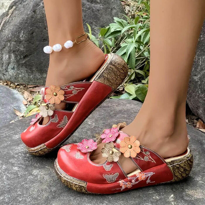 Klara™ – Vintage Rote Blütensandalen