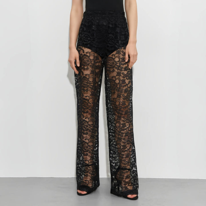 Hochtaillierte Hose mit weitem Bein aus transparenter Spitze