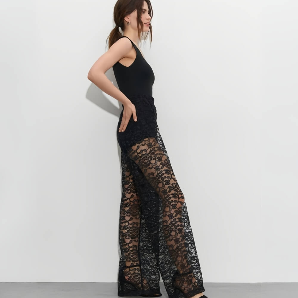 Hochtaillierte Hose mit weitem Bein aus transparenter Spitze