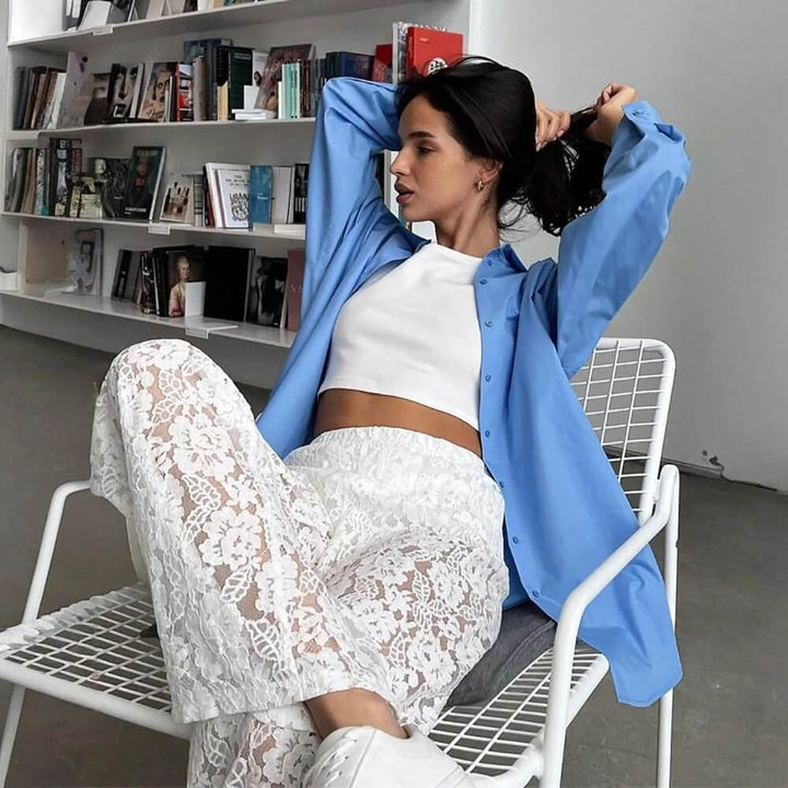 Hochtaillierte Hose mit weitem Bein aus transparenter Spitze