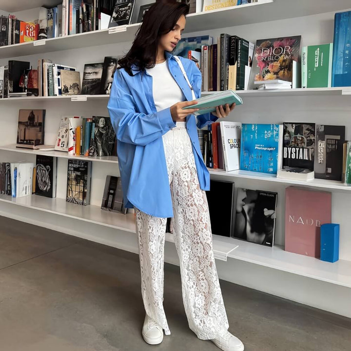 Hochtaillierte Hose mit weitem Bein aus transparenter Spitze